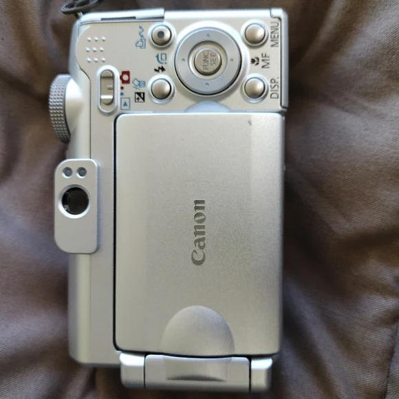 Canon PowerShot A630 Camera - Picture 10 of 16